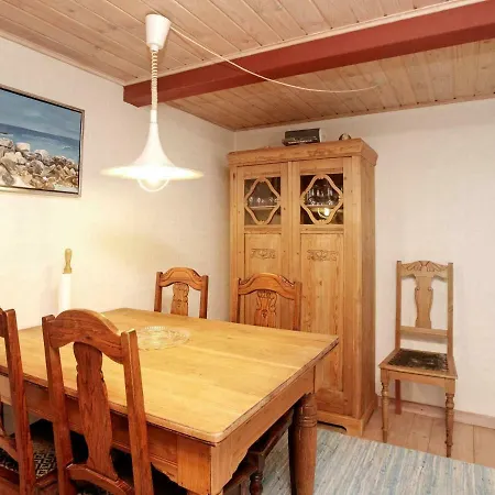 Two-bedroom Holiday In 2 Casa vacanze